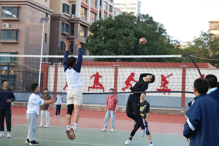 以强势姿态